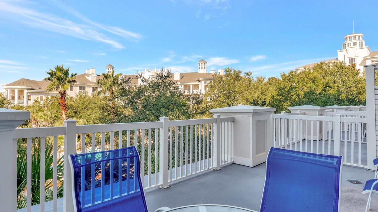 Photo of Patio Balcony in Villa Lago