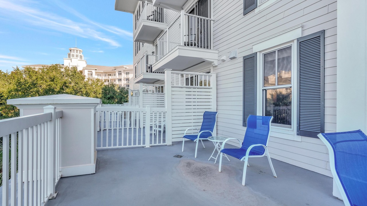 Photo of Patio Balcony in Villa Lago