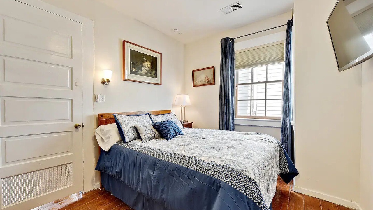 Photo of Bedroom in Lower Garden District