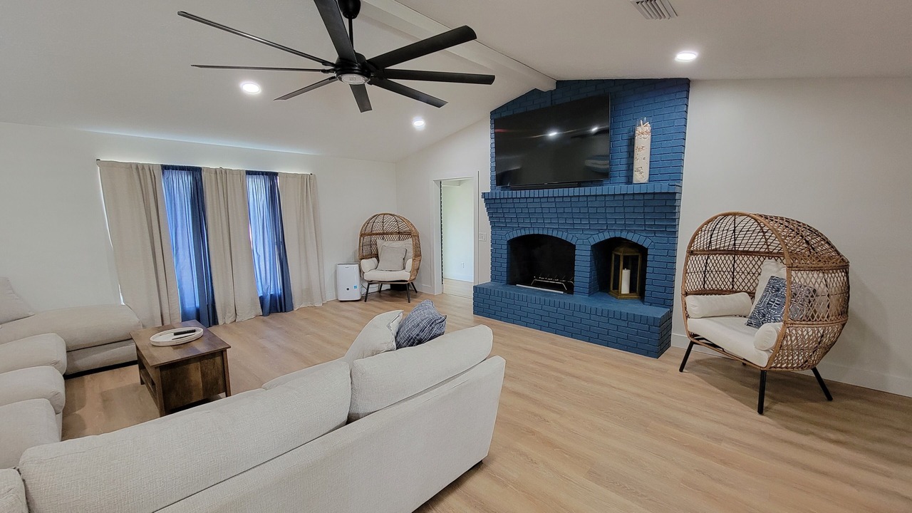 Photo of Livingroom in Thomas Drive