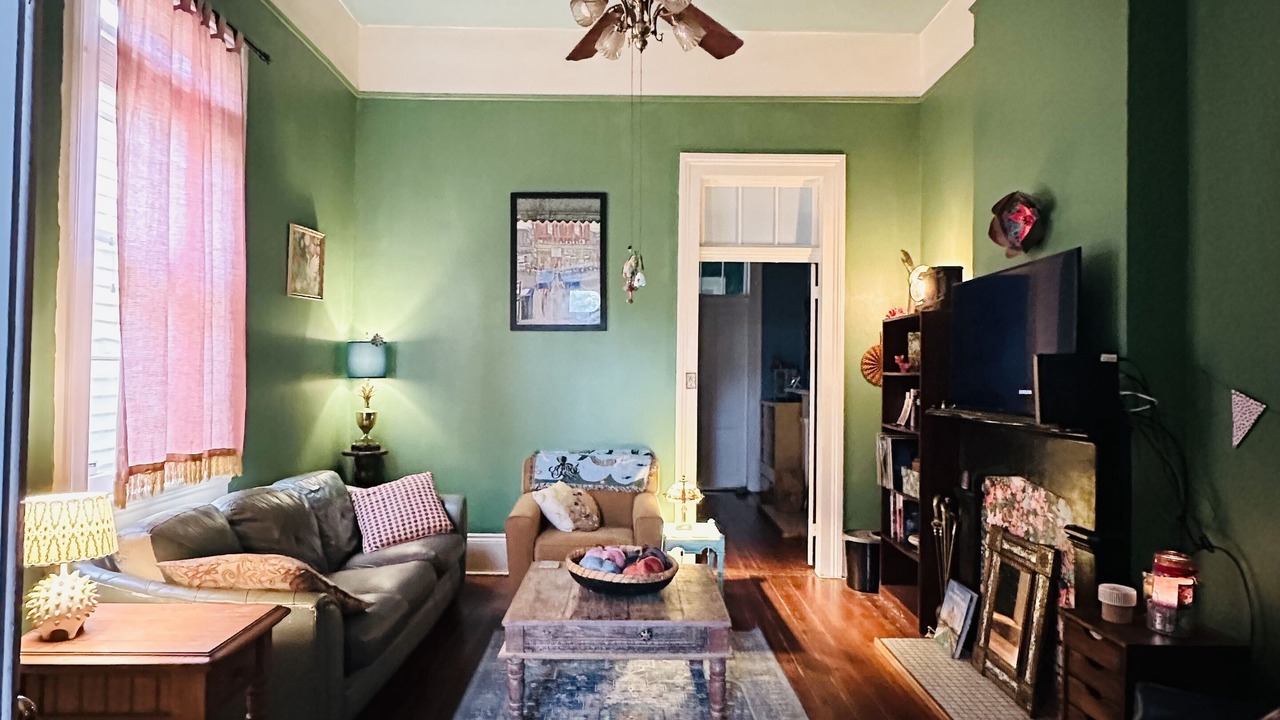Photo of Livingroom in Algiers Point