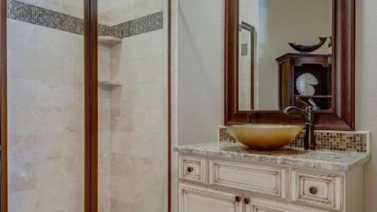 Photo of Bathroom in Villa Lago