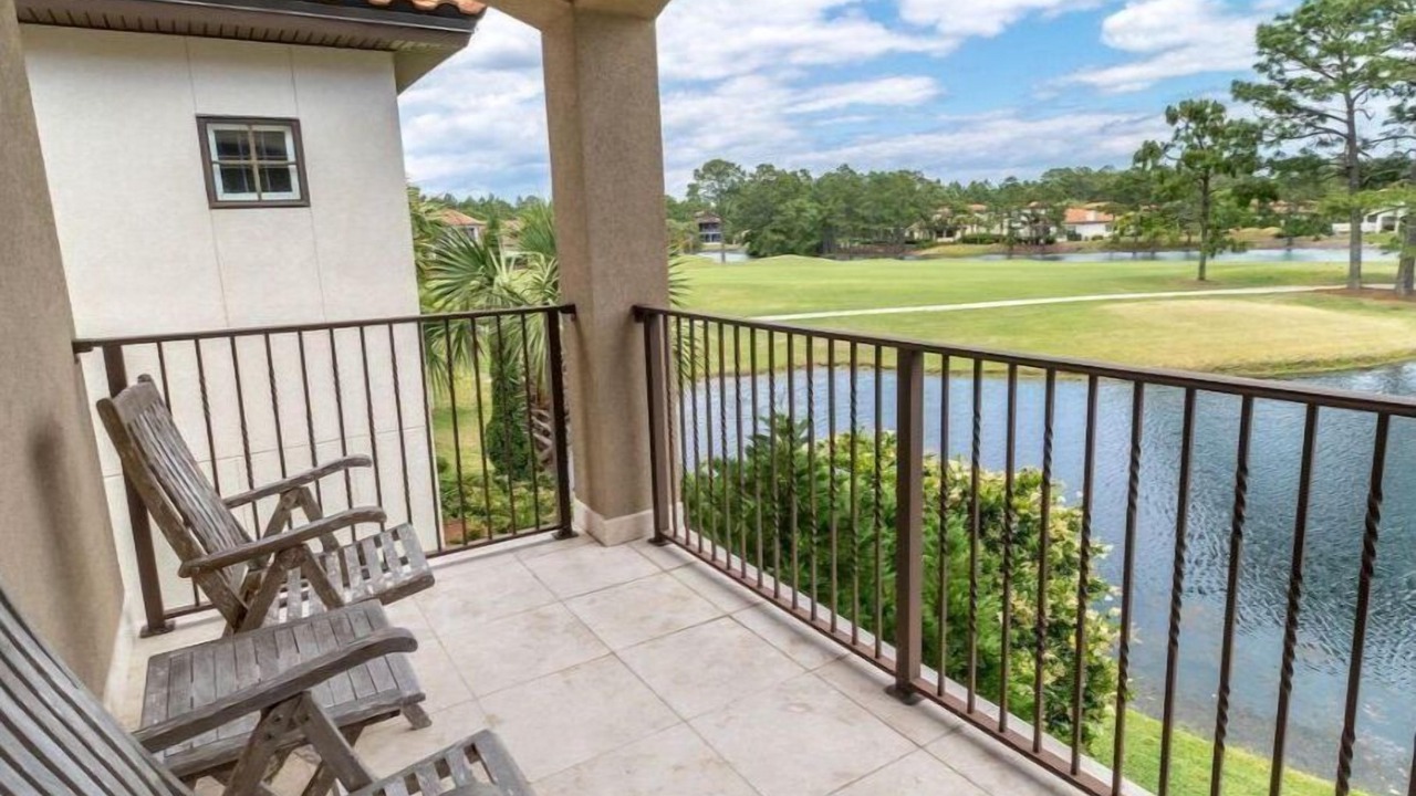 Photo of Patio Balcony in Villa Lago