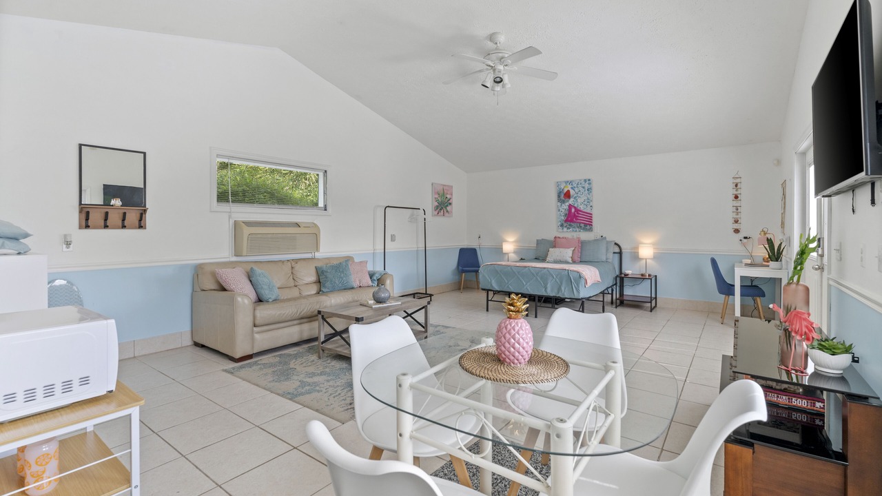 Photo of Livingroom in Lynn Haven