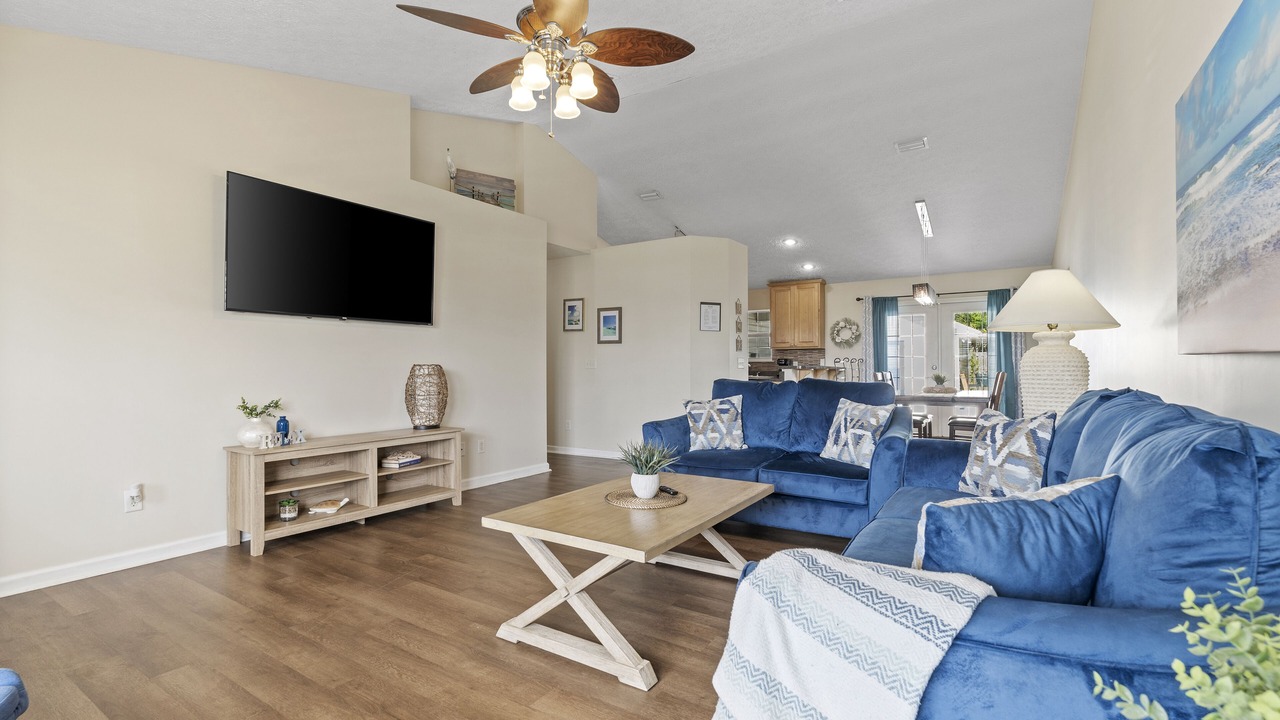 Photo of Livingroom in Lynn Haven