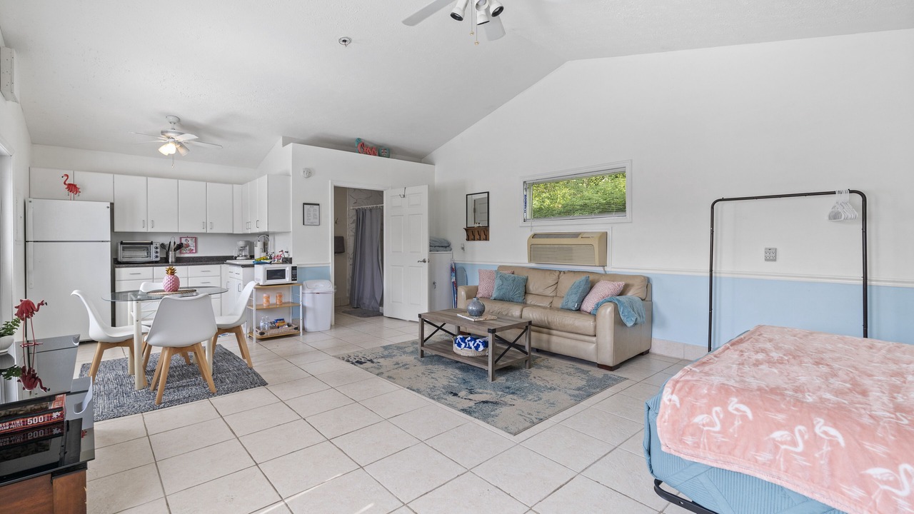 Photo of Livingroom in Lynn Haven