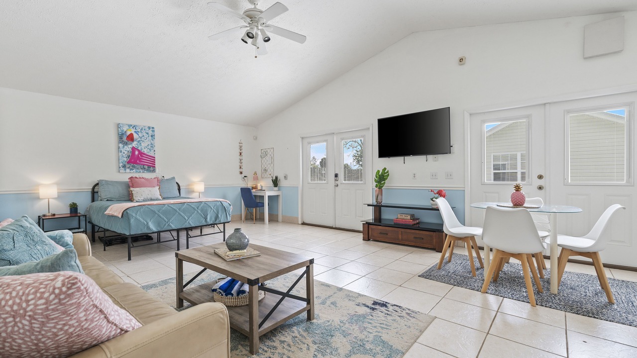 Photo of Livingroom in Lynn Haven