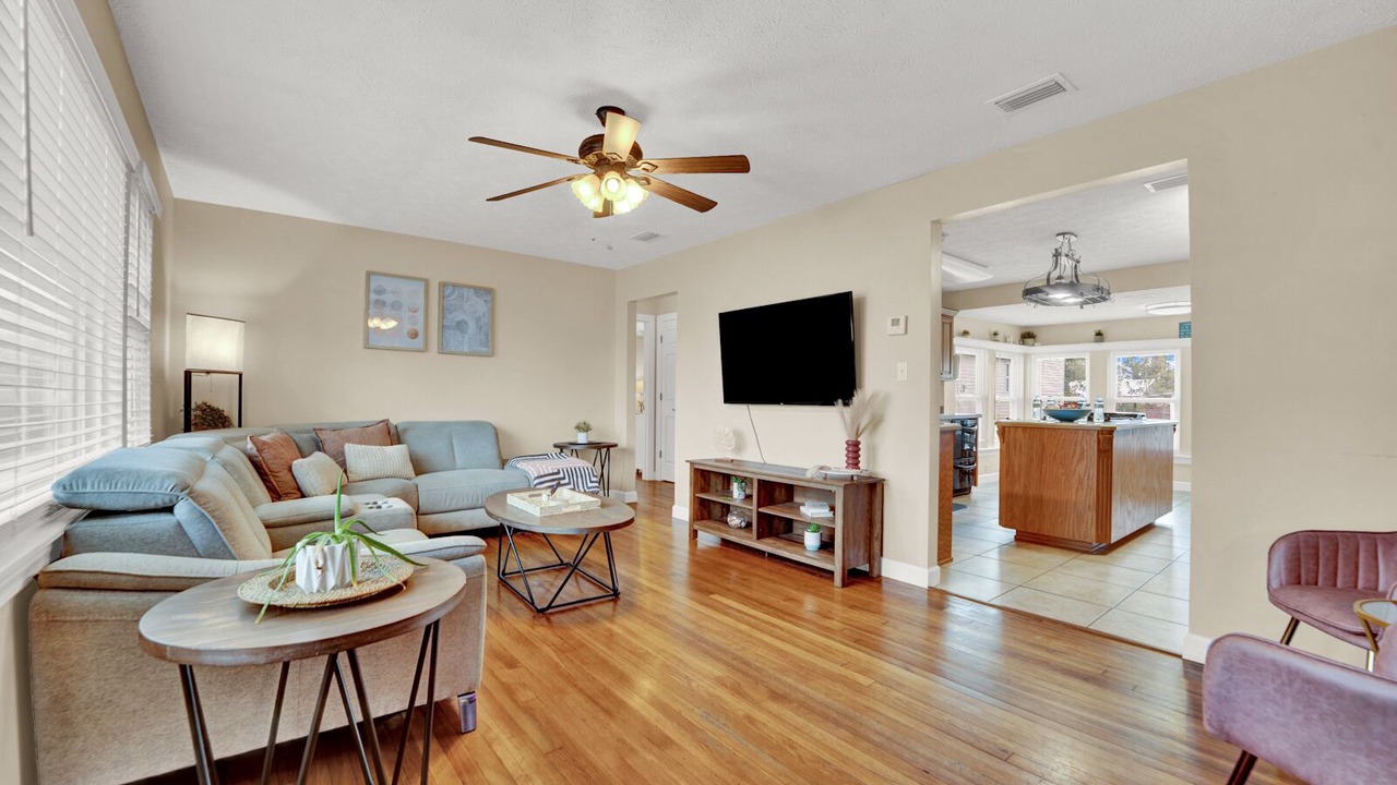 Photo of Livingroom in Lynn Haven