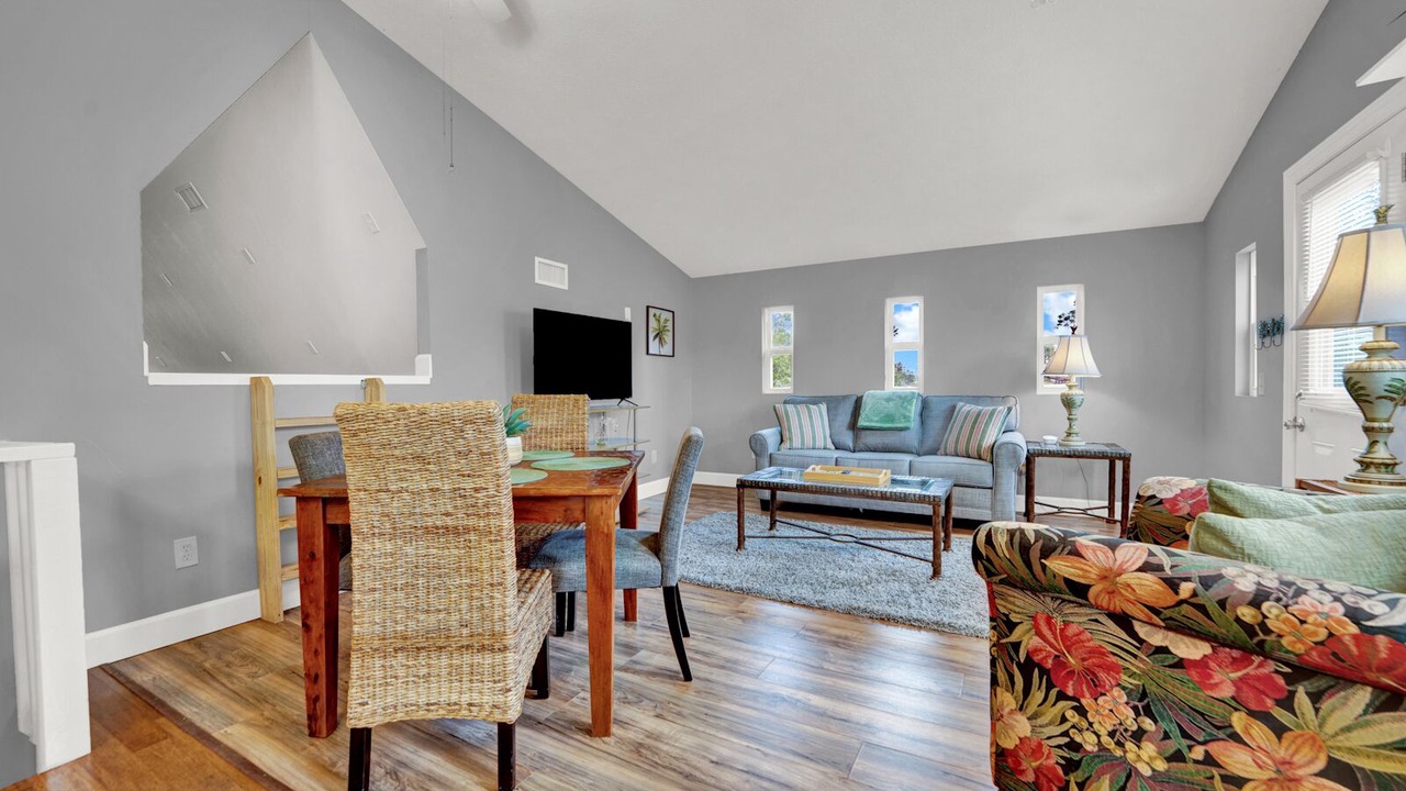 Photo of Livingroom in Lynn Haven