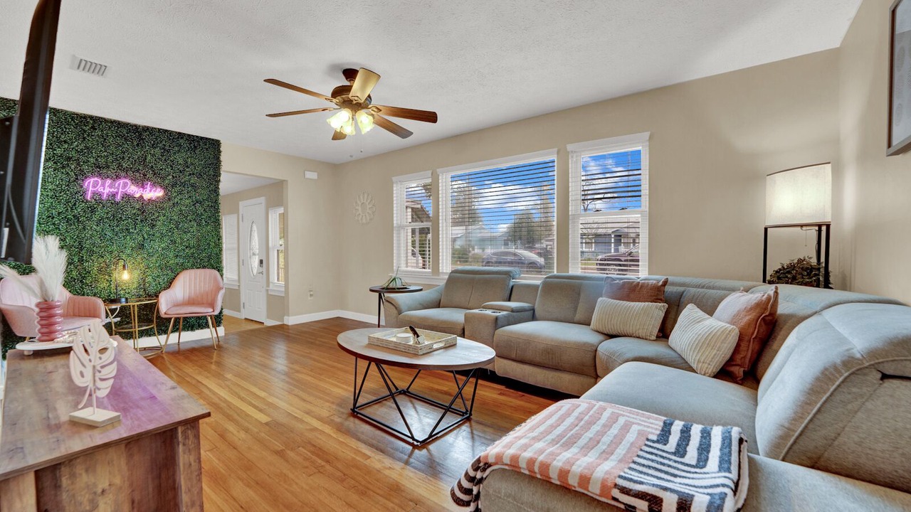 Photo of Livingroom in Lynn Haven