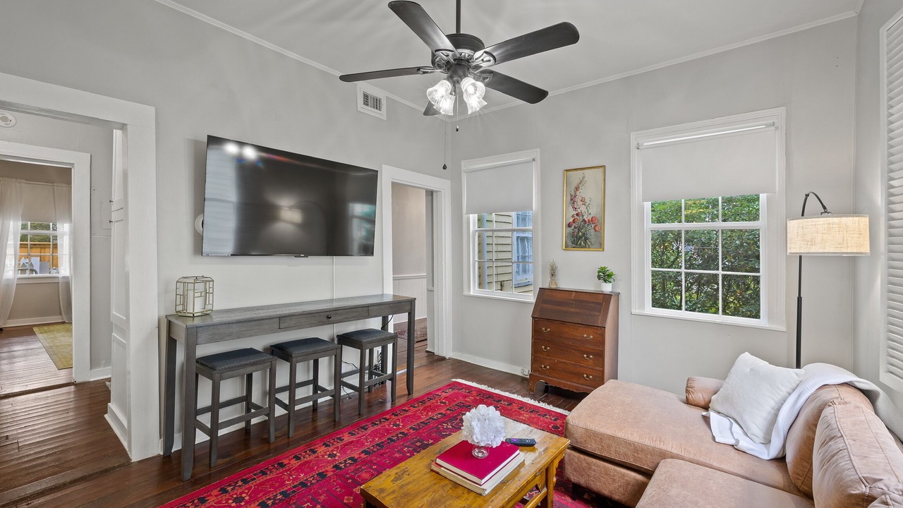 Photo of Livingroom in Washington Square