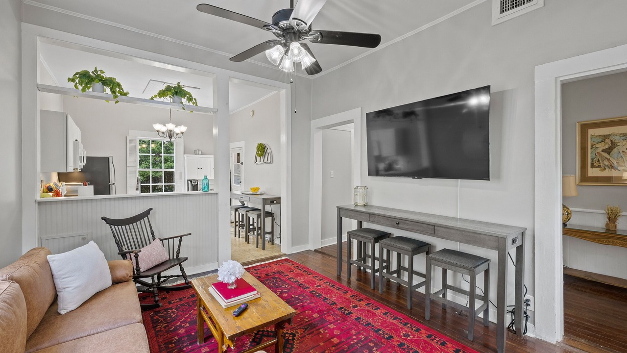Photo of Livingroom in Washington Square