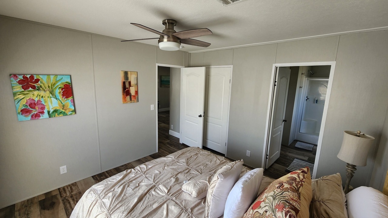 Photo of Bedroom in Suncoast Estates
