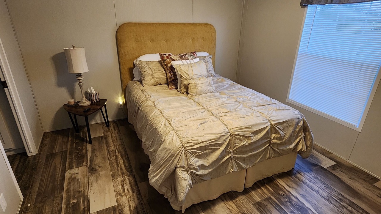 Photo of Bedroom in Suncoast Estates
