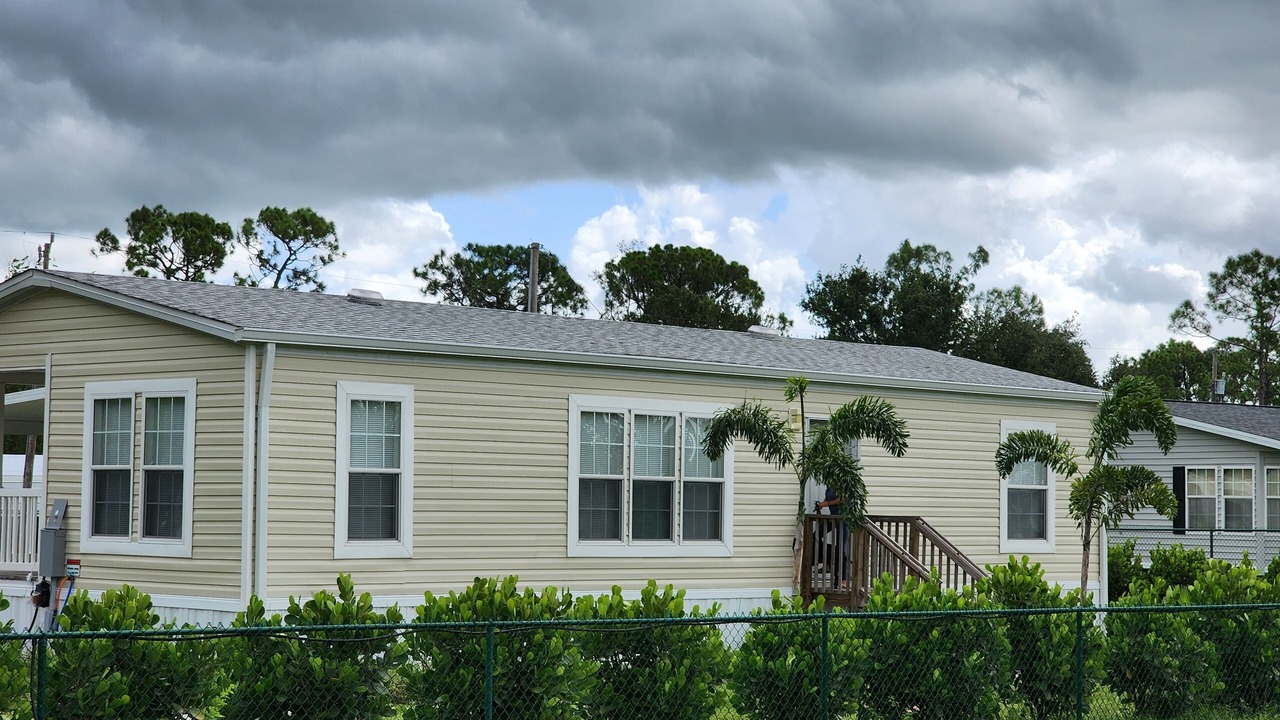 Photo of Outdoor in Suncoast Estates