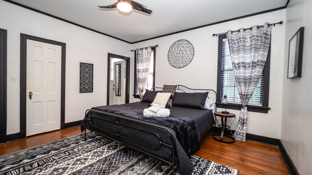 Photo of Bedroom in Fondren