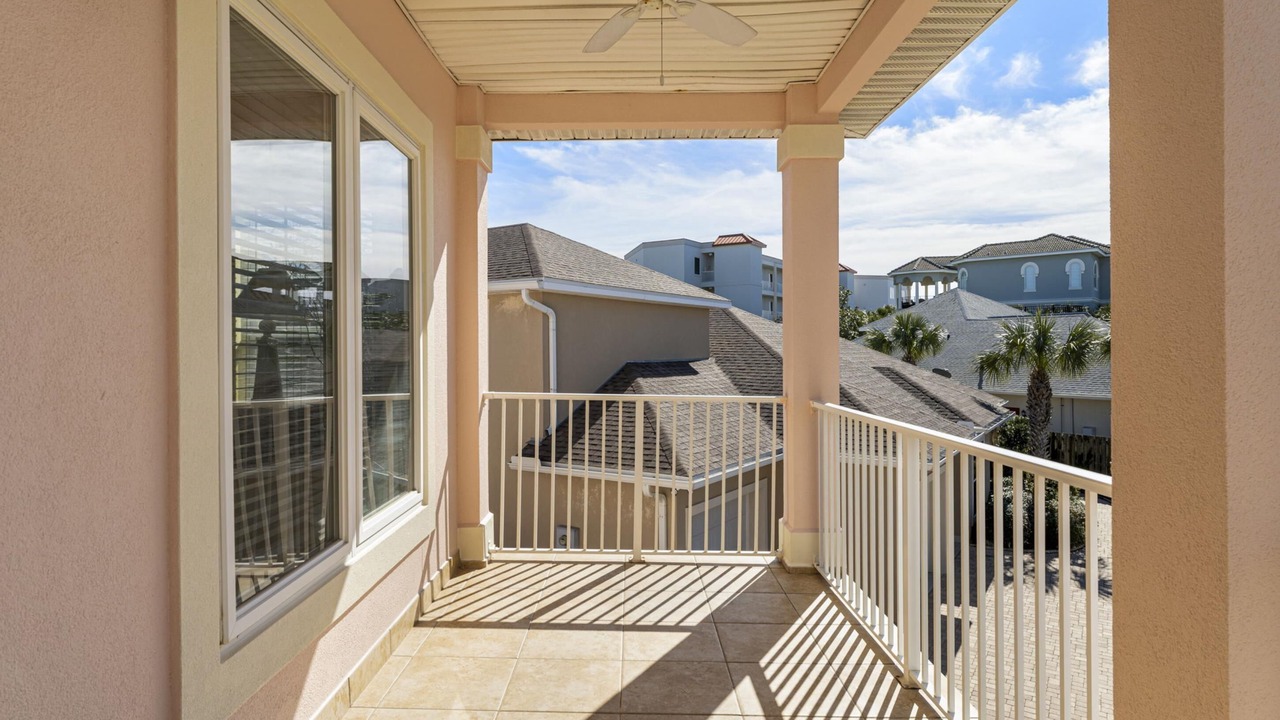 Photo of Patio Balcony in Avalon Beach Estates
