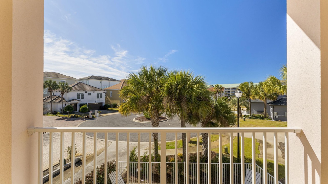Photo of Patio Balcony in Avalon Beach Estates
