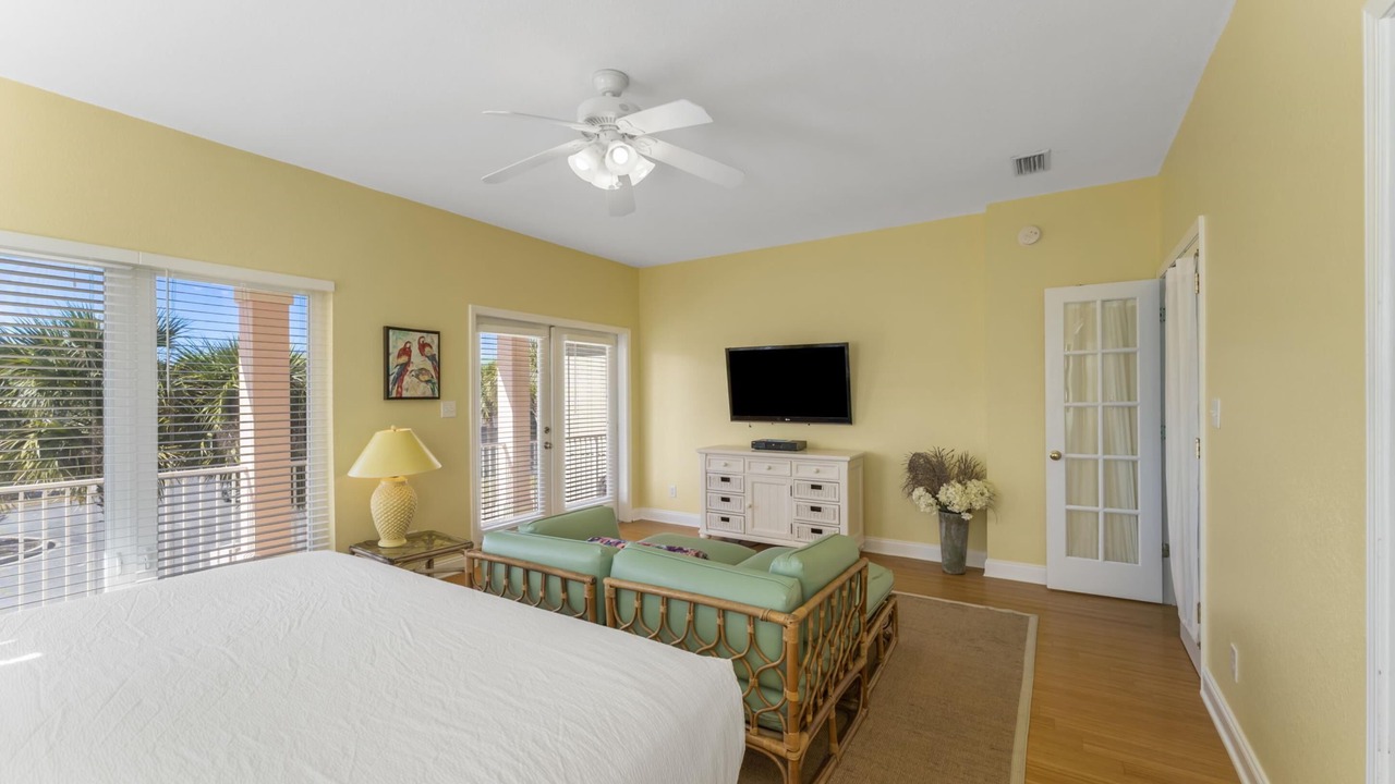 Photo of Patio Balcony in Avalon Beach Estates