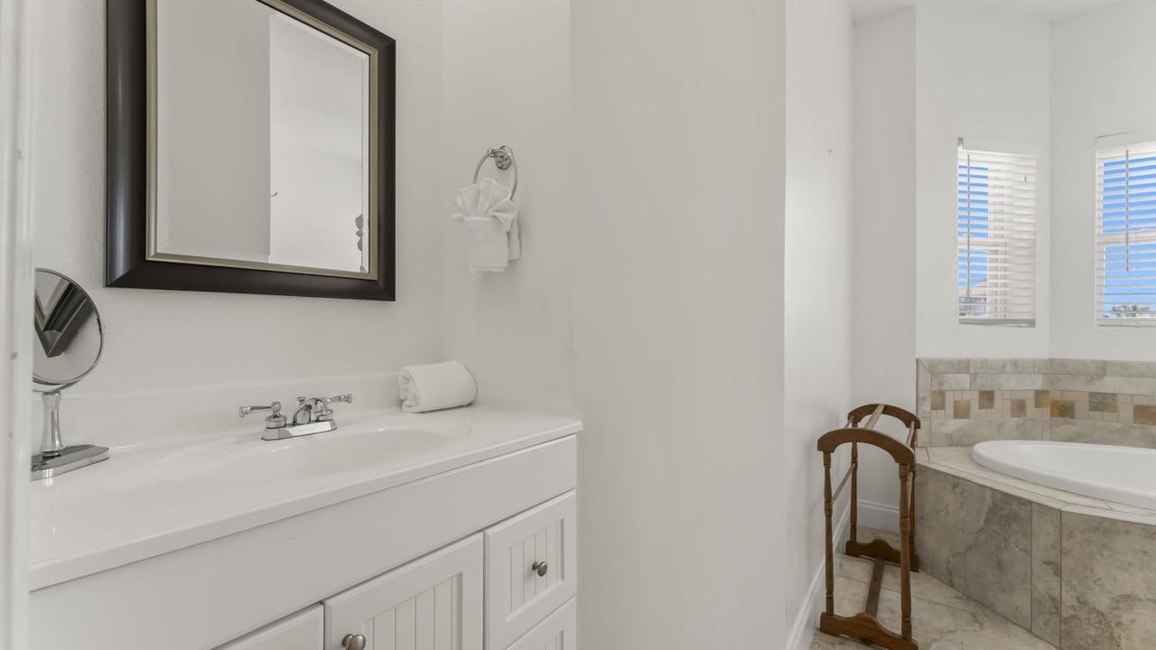 Photo of Bathroom in Avalon Beach Estates