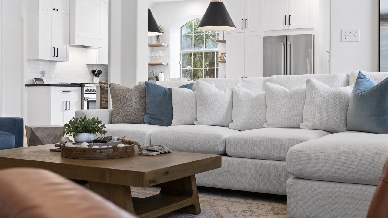 Photo of Livingroom in Alden Bridge