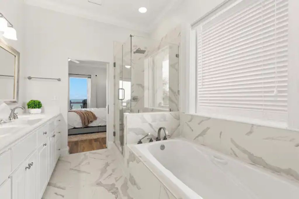 Photo of Bathroom in Plantation