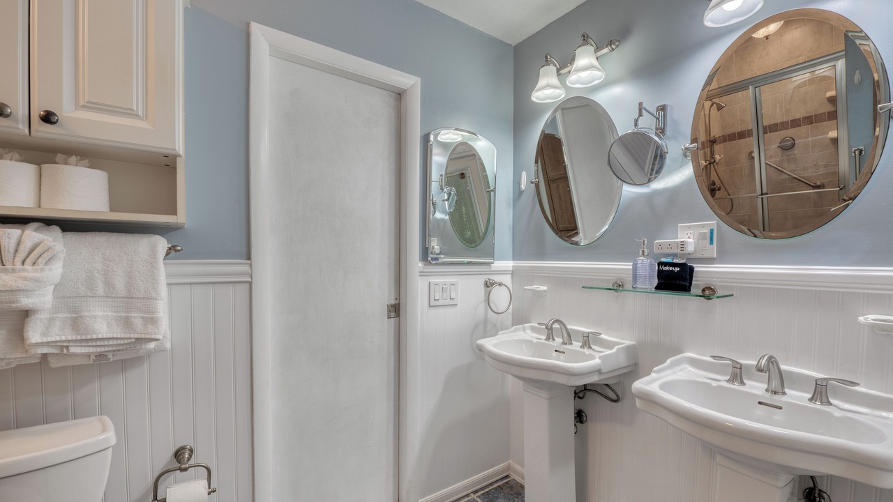 Photo of Bathroom in Cocoa Isles