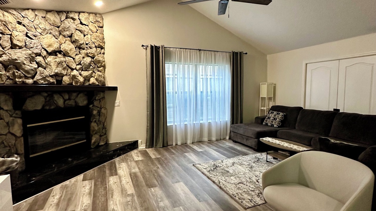 Photo of Livingroom in Silver Oaks