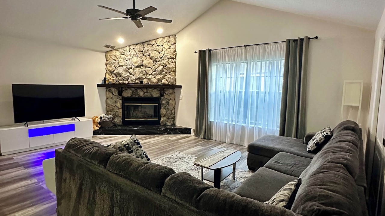 Photo of Livingroom in Silver Oaks