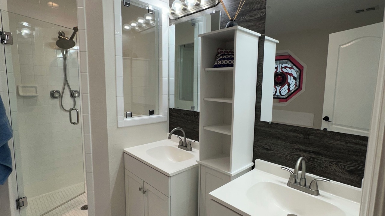 Photo of Bathroom in Silver Oaks