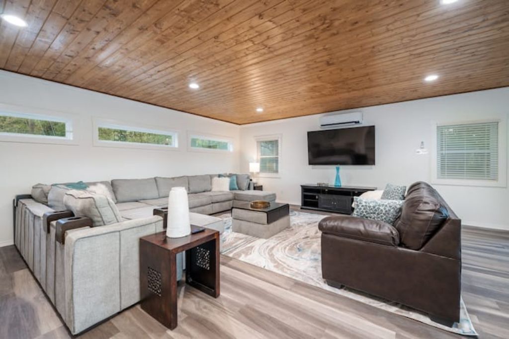 Photo of Livingroom in Jones Mills