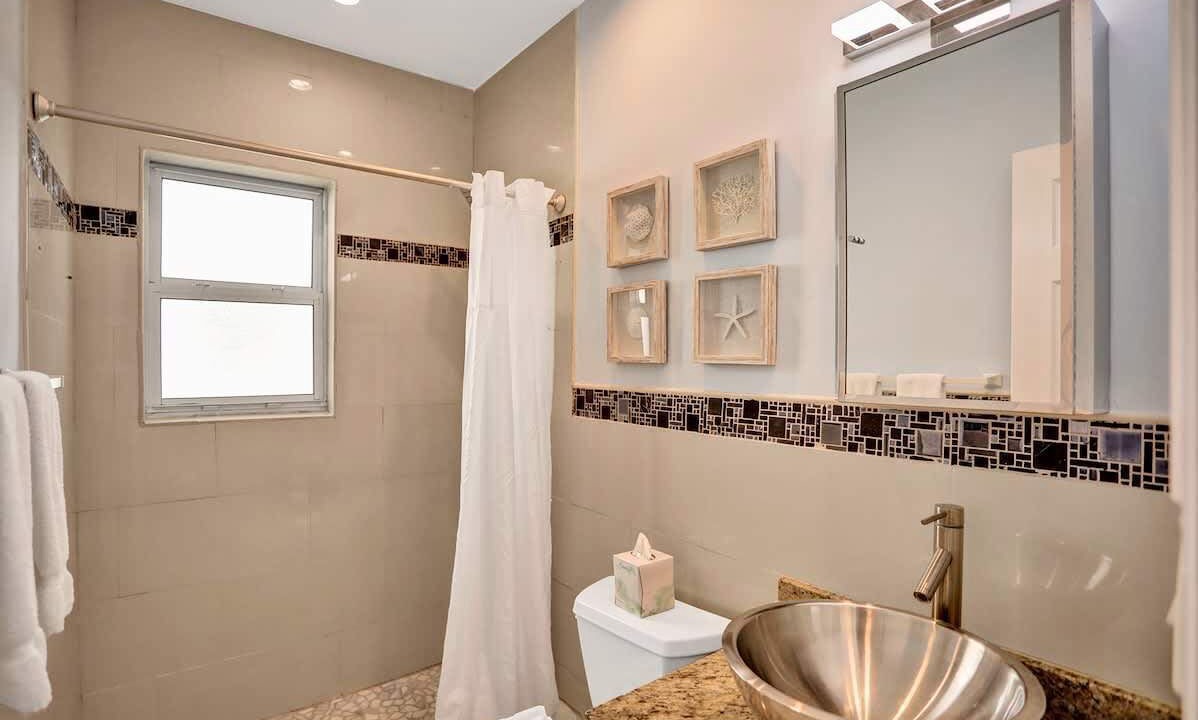 Photo of Bathroom in Hendricks and Venice Isles