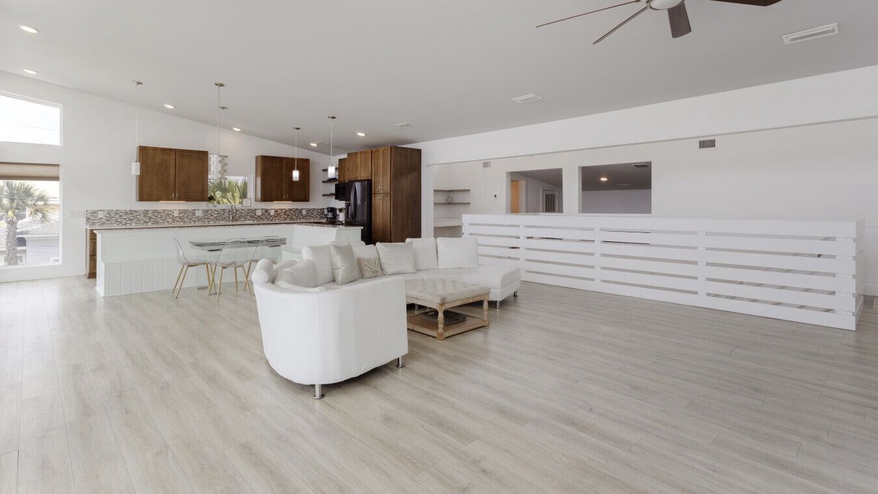 Photo of Livingroom in Bid-a-wee Beach