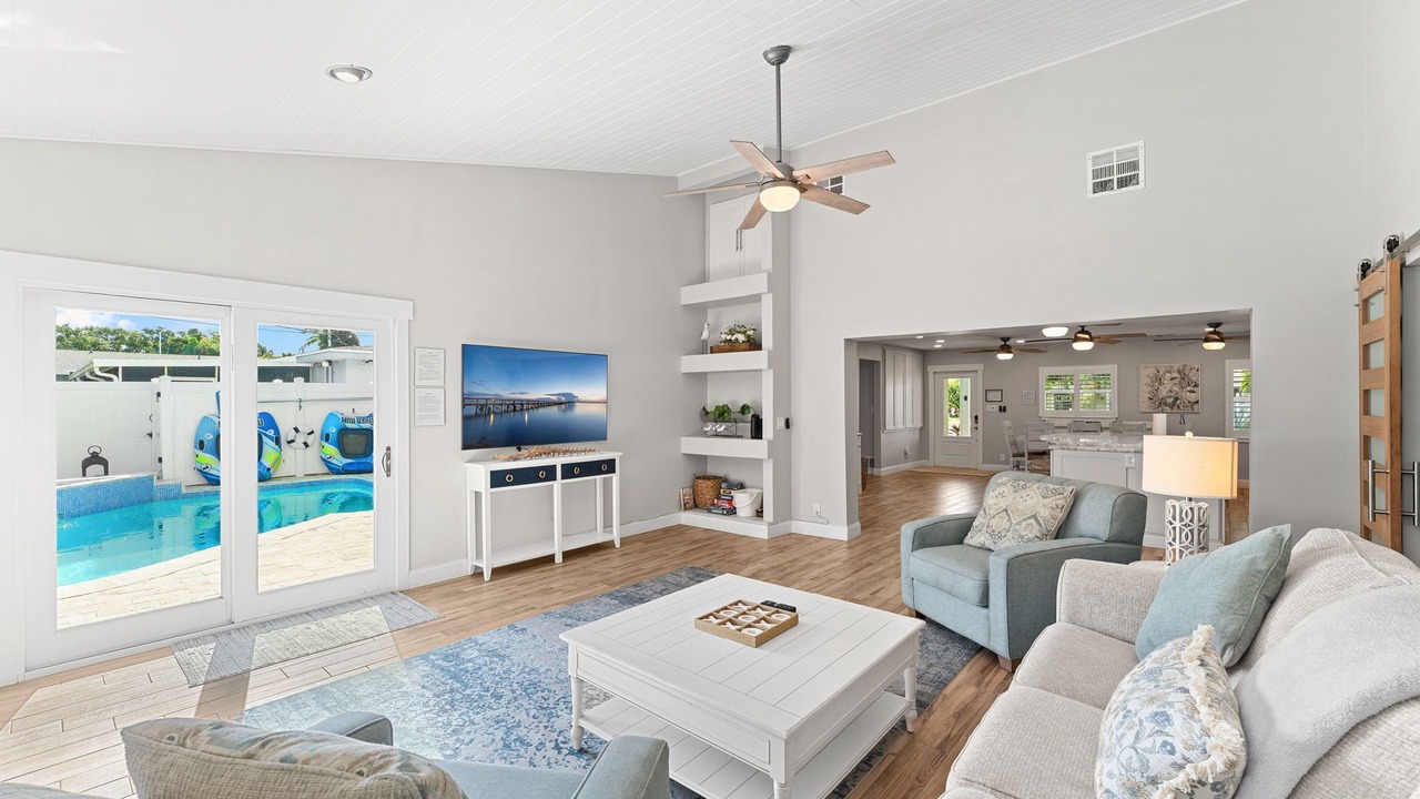 Photo of Livingroom in Convair Cove