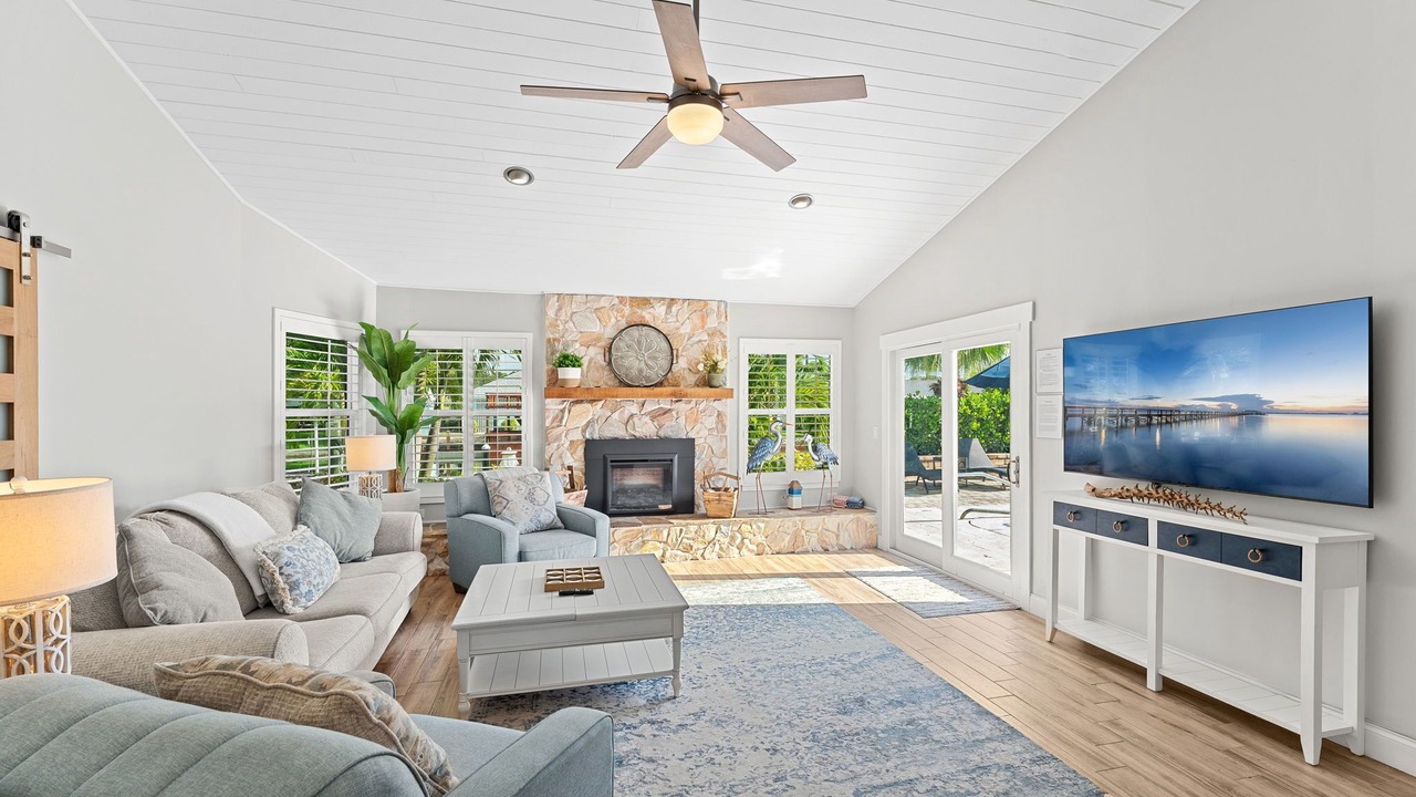 Photo of Livingroom in Convair Cove