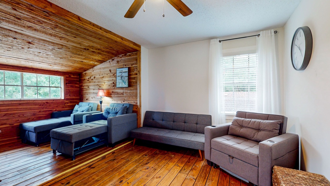 Photo of Livingroom in Milton