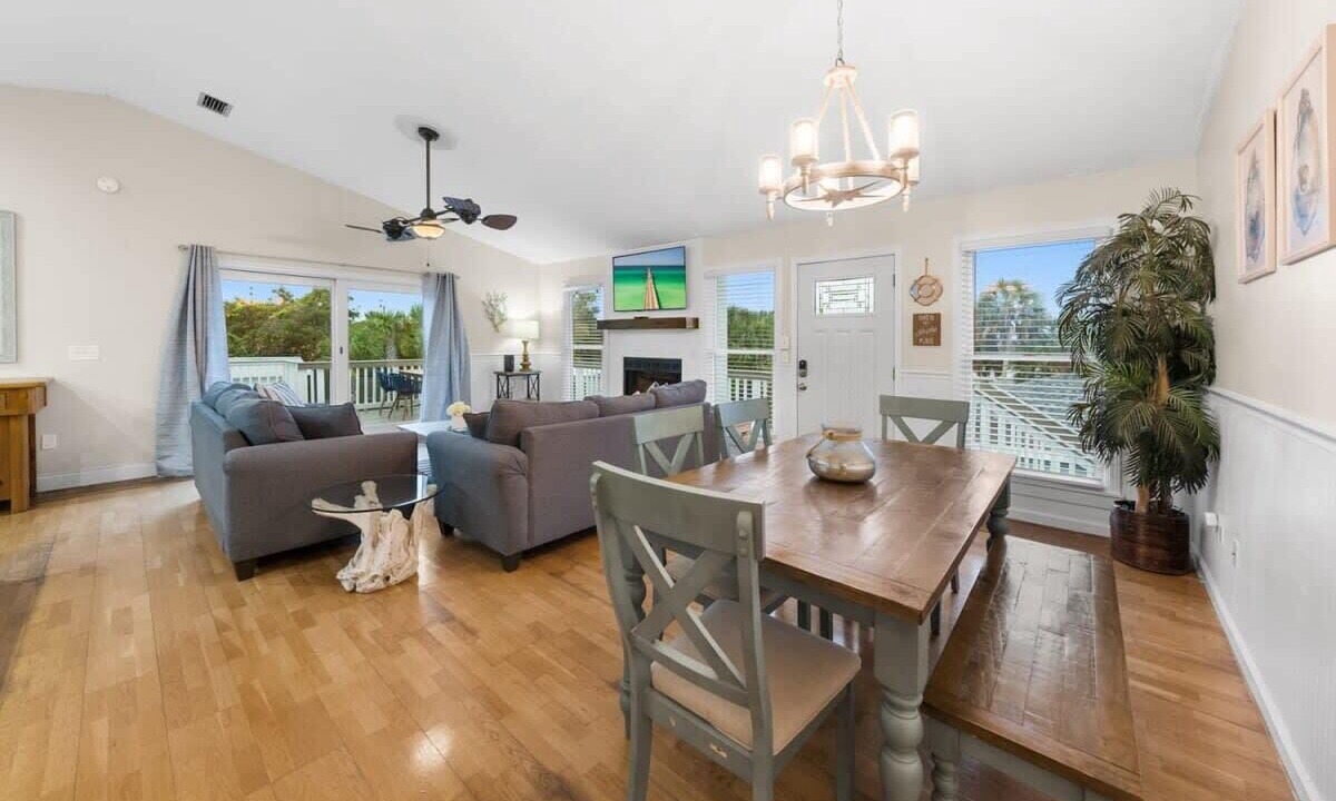 Photo of Livingroom in Bid-a-wee Beach