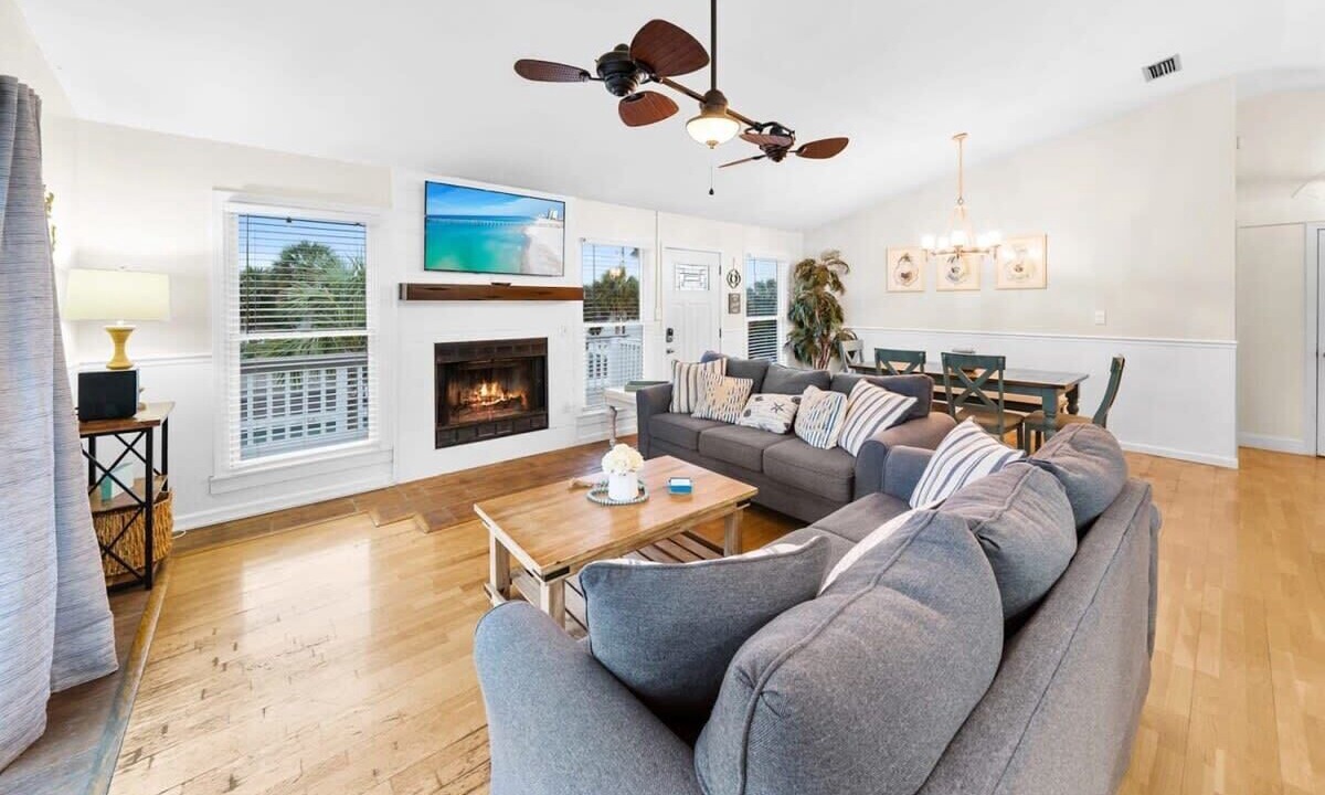 Photo of Livingroom in Bid-a-wee Beach