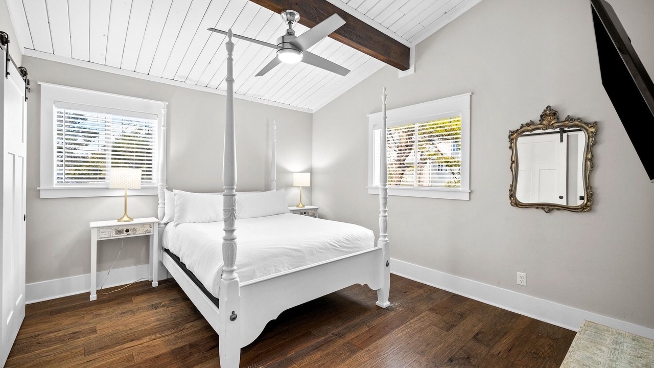 Photo of Bedroom in Gulfview Heights