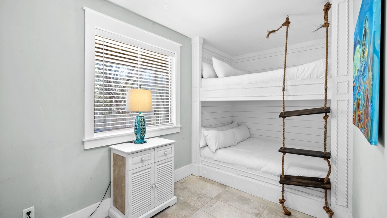 Photo of Bedroom in Gulfview Heights