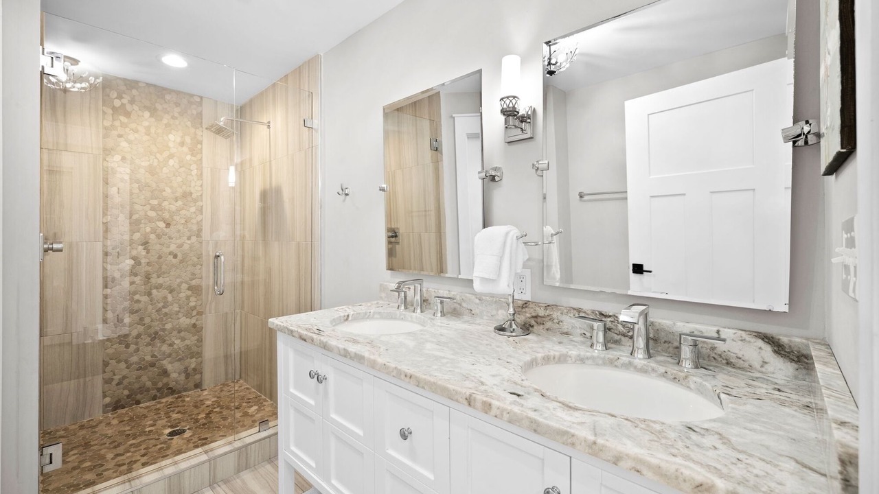 Photo of Bathroom in Gulfview Heights