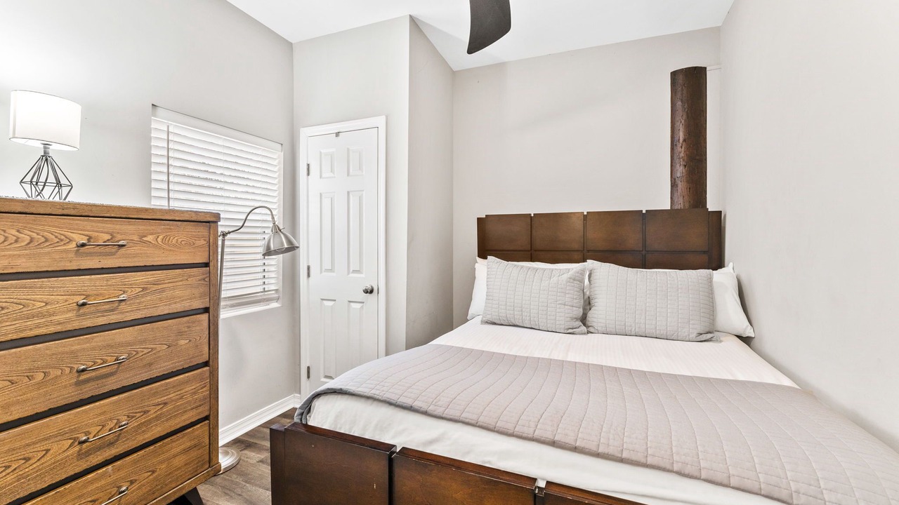 Photo of Bedroom in Gulfview Heights