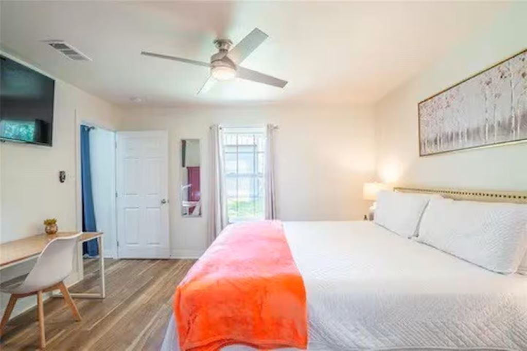 Photo of Bedroom in StarCrest Estates