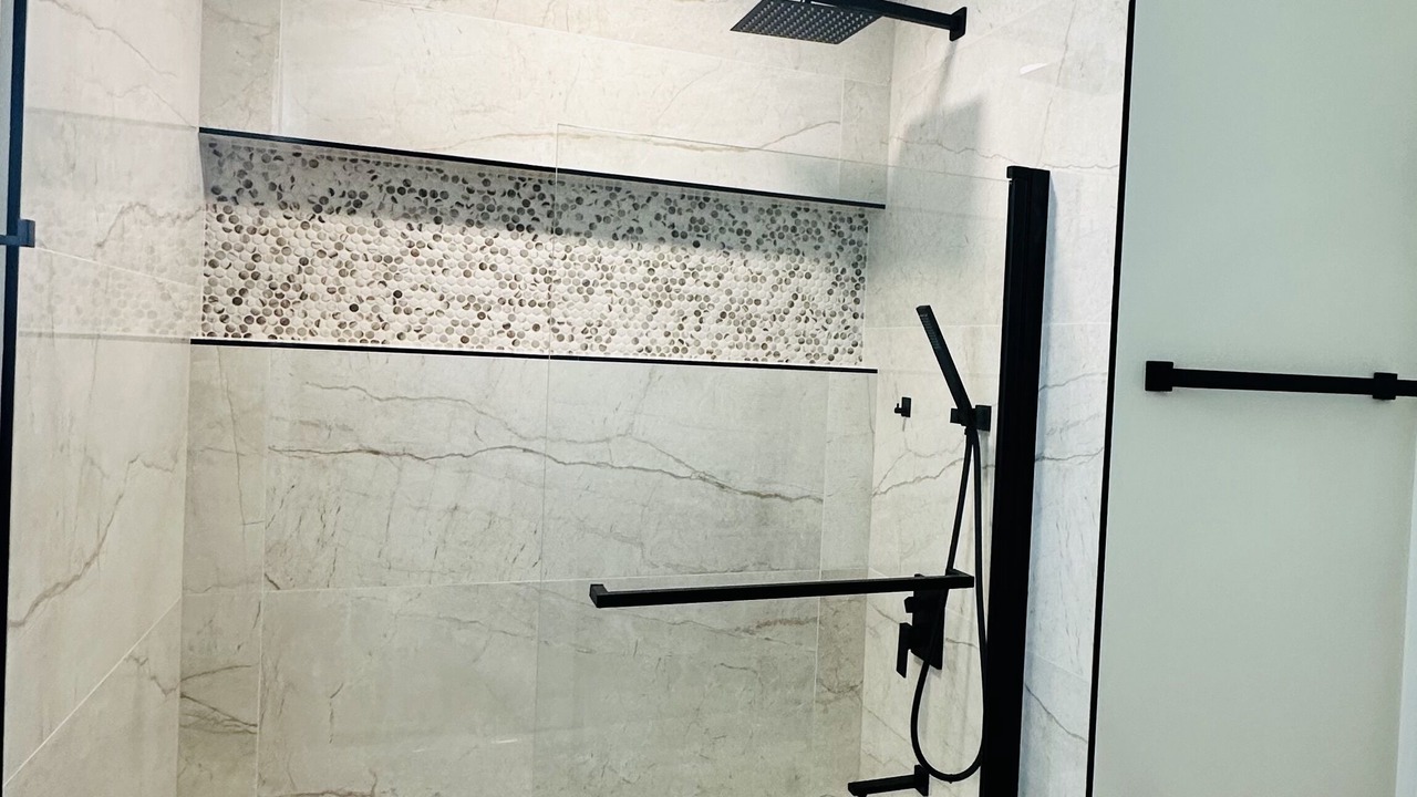 Photo of Bathroom in Crown Pointe
