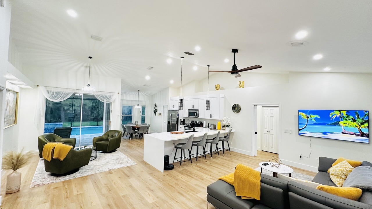 Photo of Livingroom in Crown Pointe
