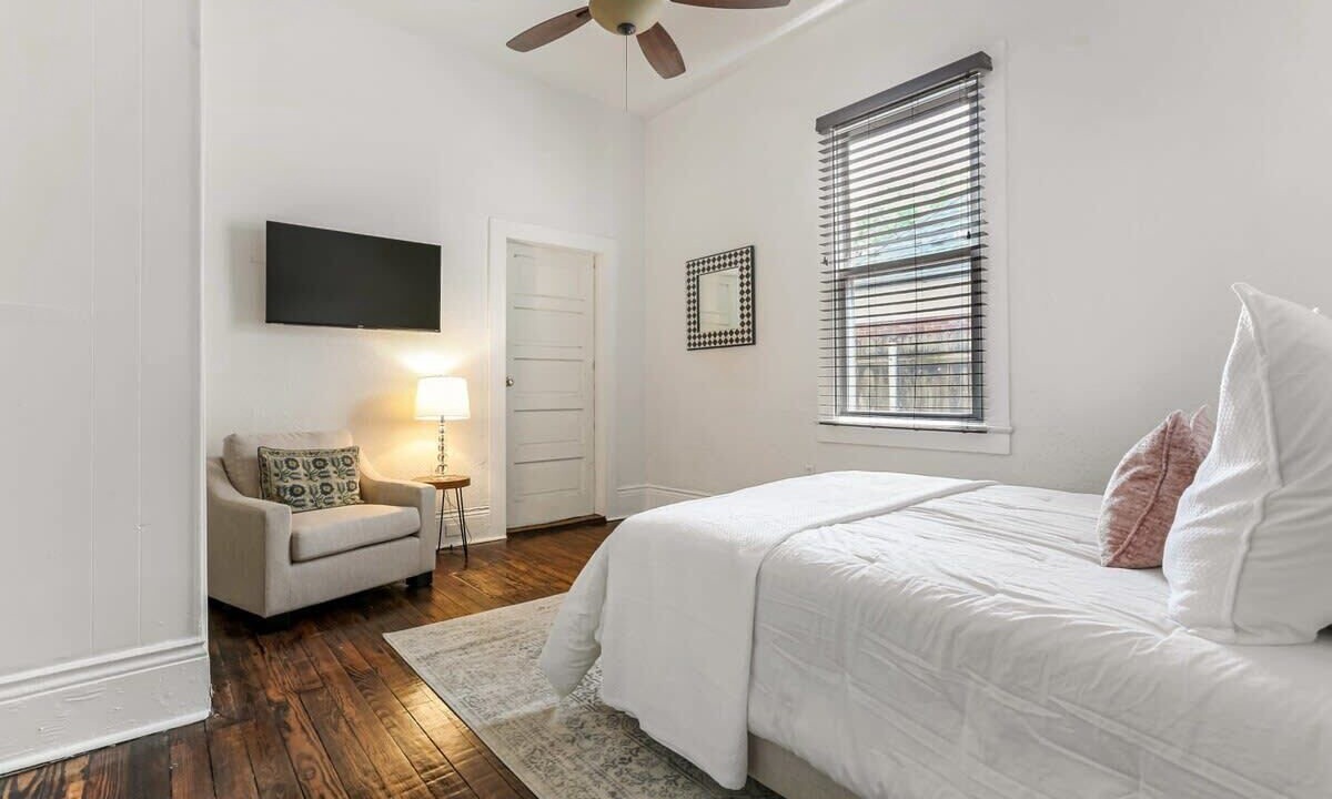 Photo of Bedroom in Mid-City