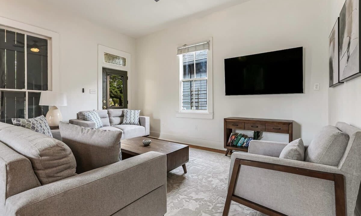 Photo of Livingroom in Mid-City