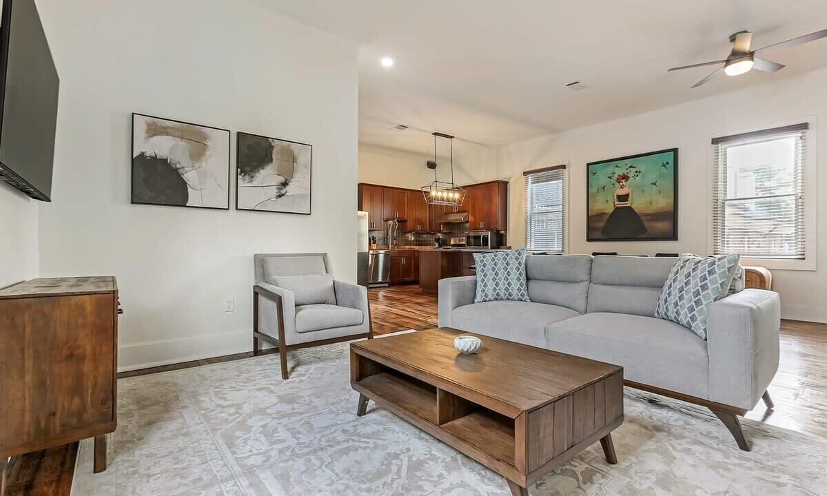 Photo of Livingroom in Mid-City