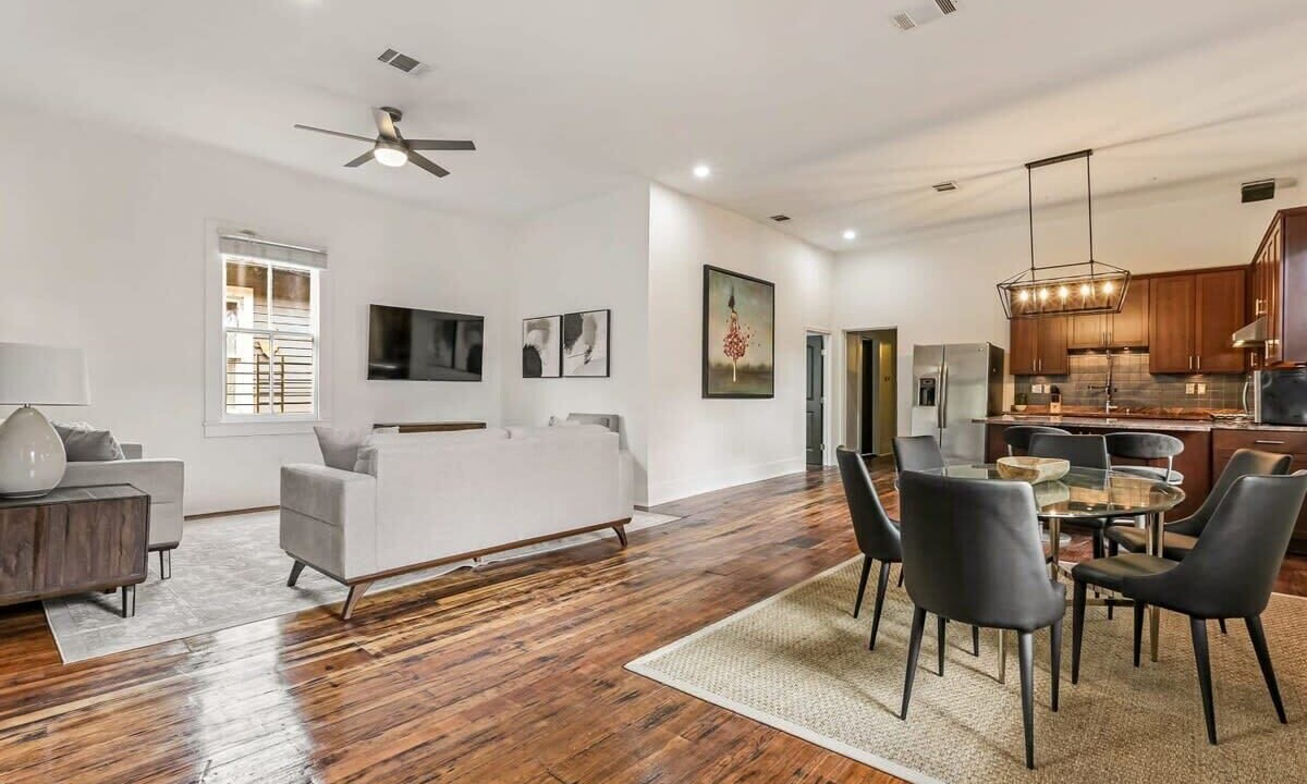 Photo of Livingroom in Mid-City