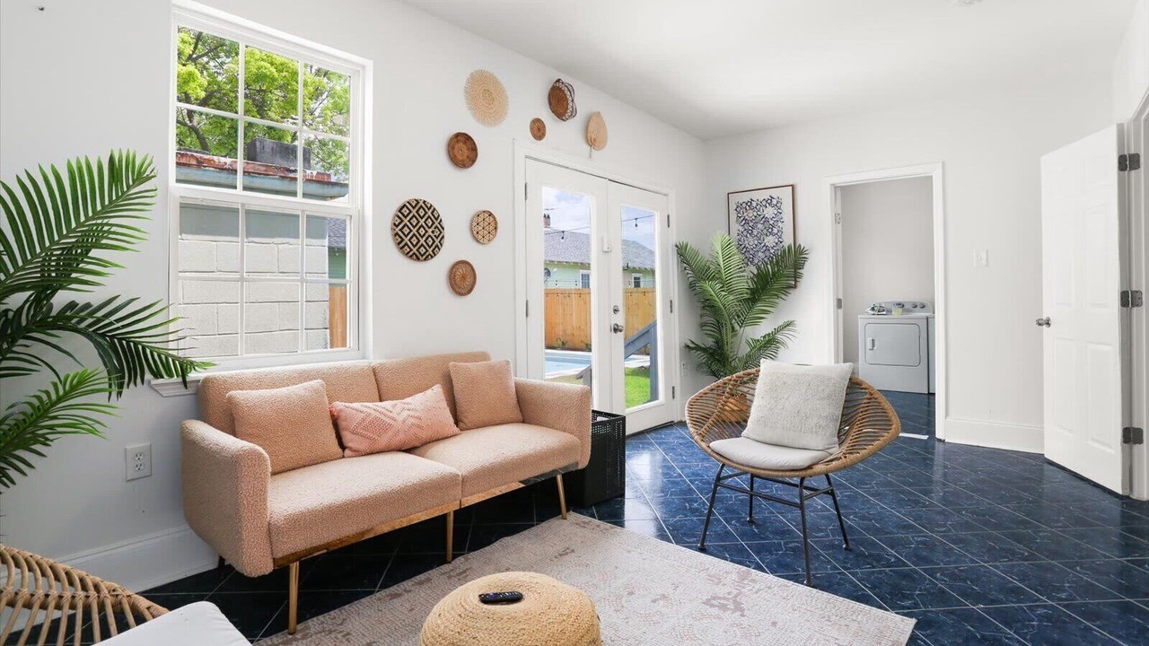 Photo of Livingroom in Mid-City